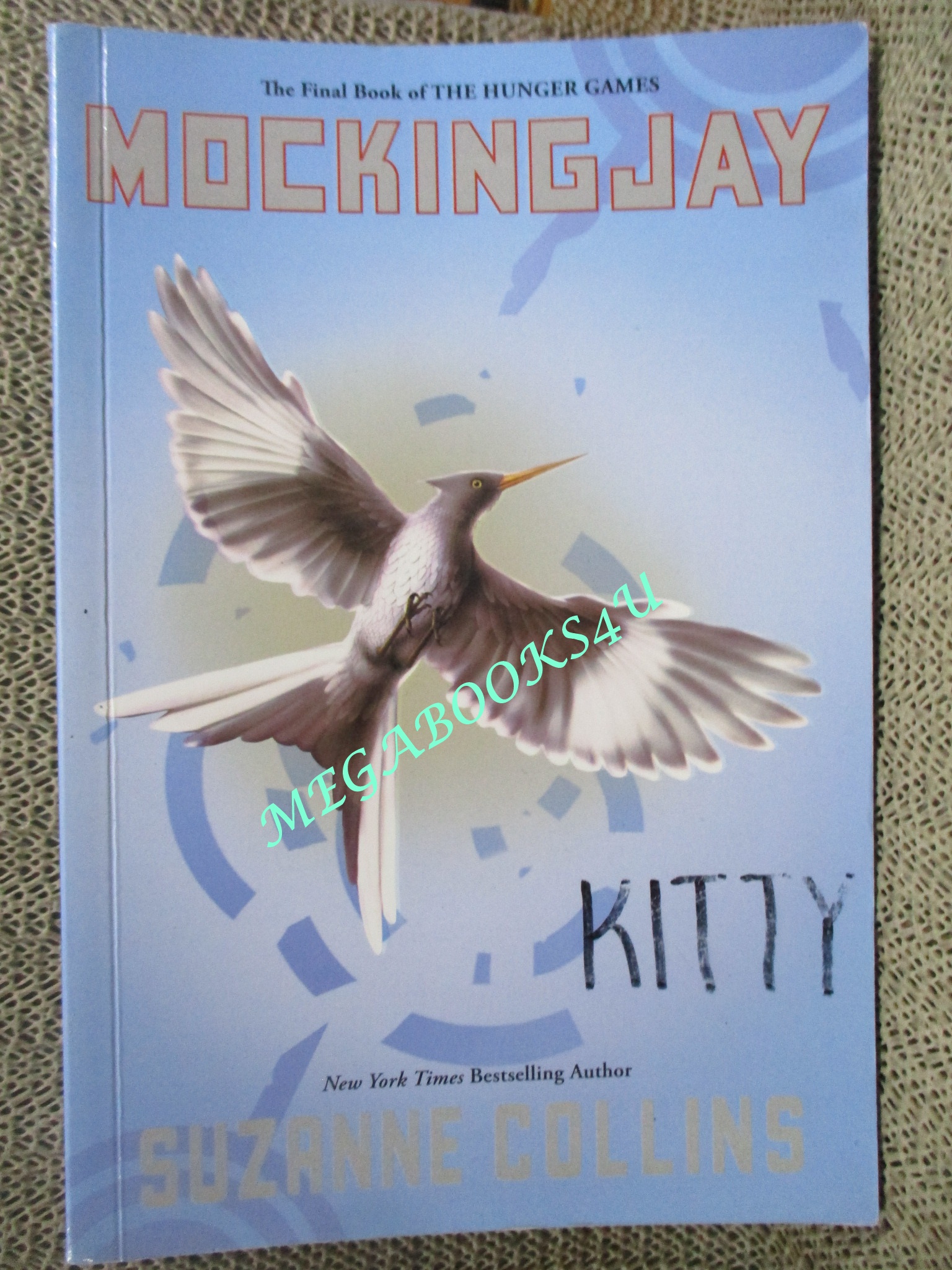 Mockingjay - Suzanne Collins / บางหน้ามีข้อความเขียนด้วยดินสอไว้ ช็อตโน๊ตสั้นๆ