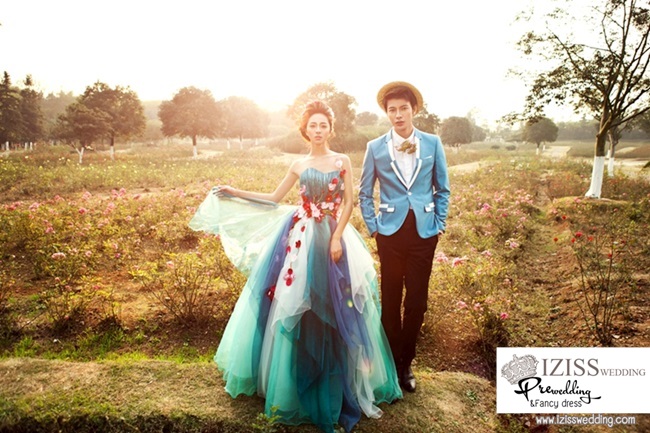 ***พรีออเดอร์***ชุดคู่ถ่ายพรีเวดดิ้ง (prewedding dress) & ชุดแต่งงานแฟนซี (Fancy wedding dress)ชายหญิง สไตล์ colorful "ธีมสีเขียว-ฟ้า"