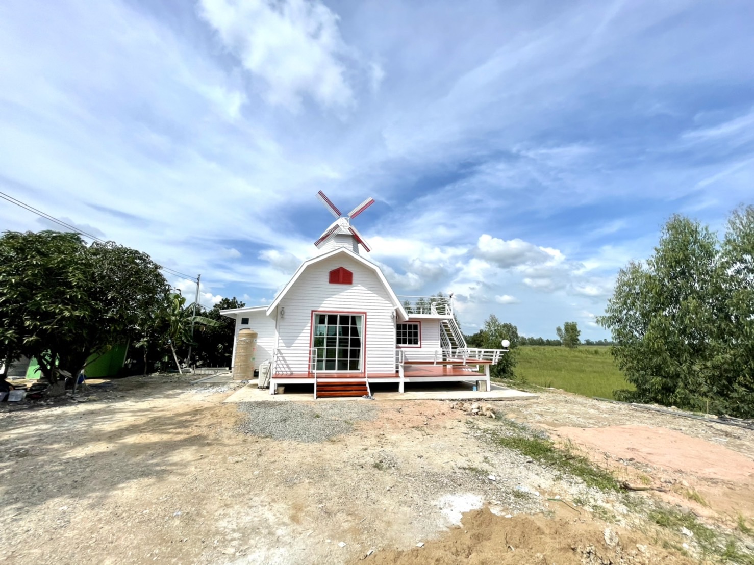 บ้านกังหันลม ขนาดกว่า 50 ตารางเมตร ใหม่ล่าสุด กังหันหมุนได้จริง