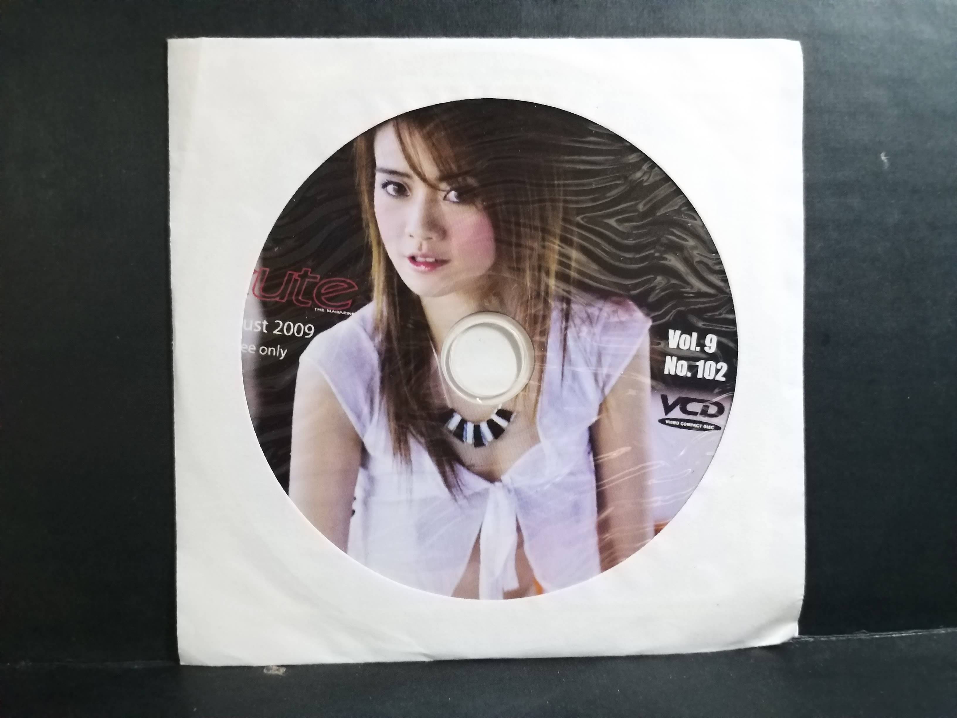 แผ่น CD เบื้องหลังนางแบบ นิตยสาร cute AUG.2009 / ความคมชัดตามยุคนั้นครับ