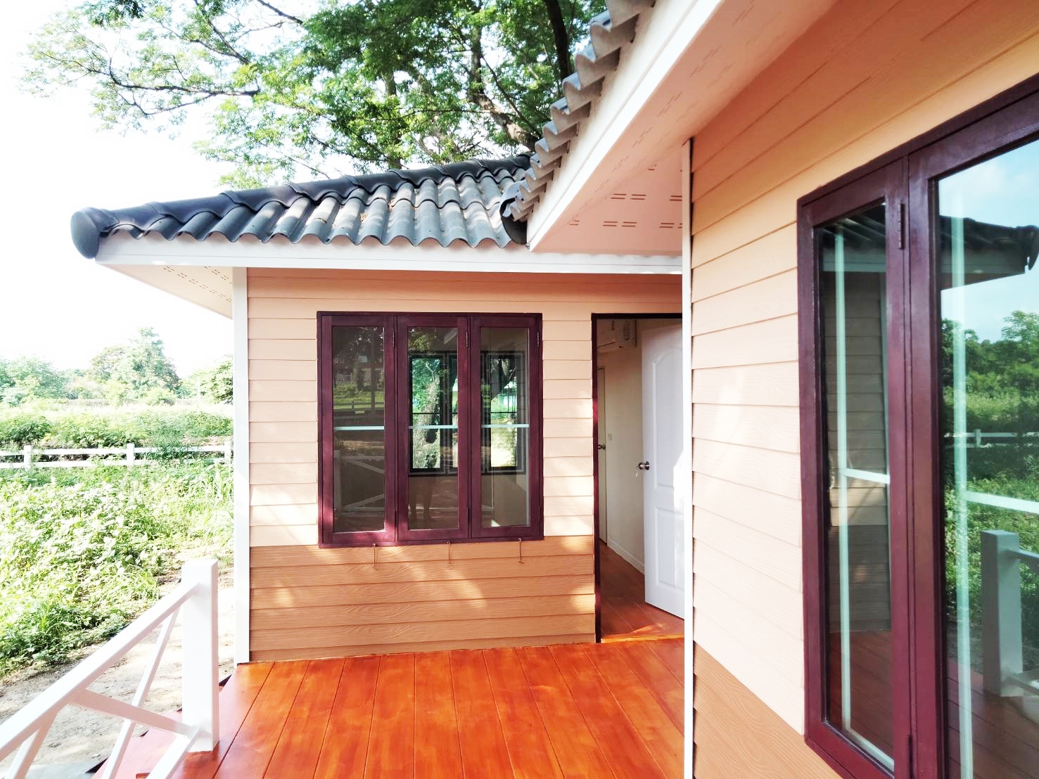 บ้านน็อคดาวน์ ขนาด 4*6 และ 3*4 พร้อมระเบียงกลางบ้าน