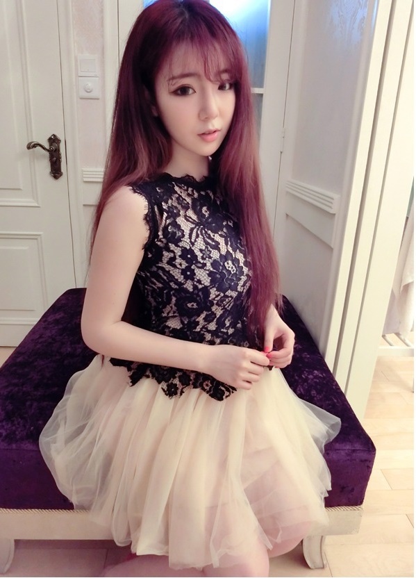 ***หมดค่ะ***เดรสตัวเสื้อผ้าลูกไม้สีดำต่อด้วยกระโปรงผ้ามุ้งสีครีมสวยเหมือนแบบค่ะ