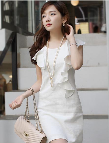 ***หมดค่ะ***เดรสสีขาวระบายริ้วที่อก เนื้อผ้าดียืดตัวได้ค่ะ