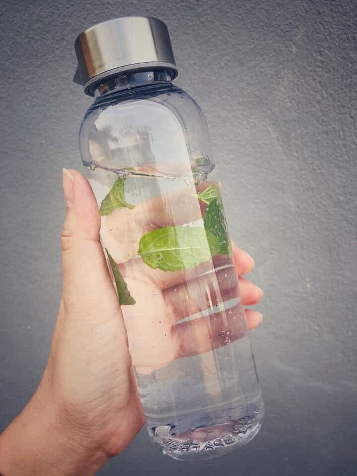 ขวดชงดื่มใสฝาสแตนเลสมีลายอย่างดี 400 ml