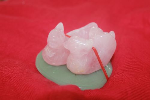 นกเป็ดน้ำคู่บนฐานใบบัว