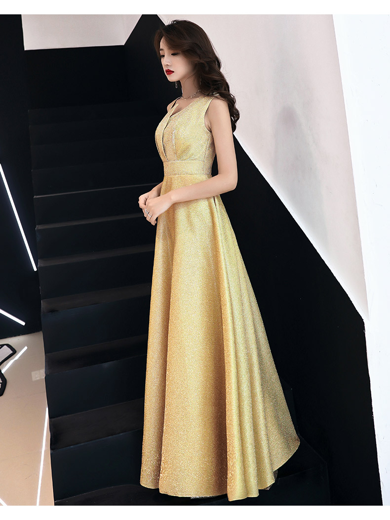 ***พร้อมส่ง***เดรสราตรียาวสีทอง ผ้ากลิตเตอร์ เข้ารูปช่วงเอว กระโปรงทรงเอ มีซิบด้านหลัง สวยมากๆค่ะ