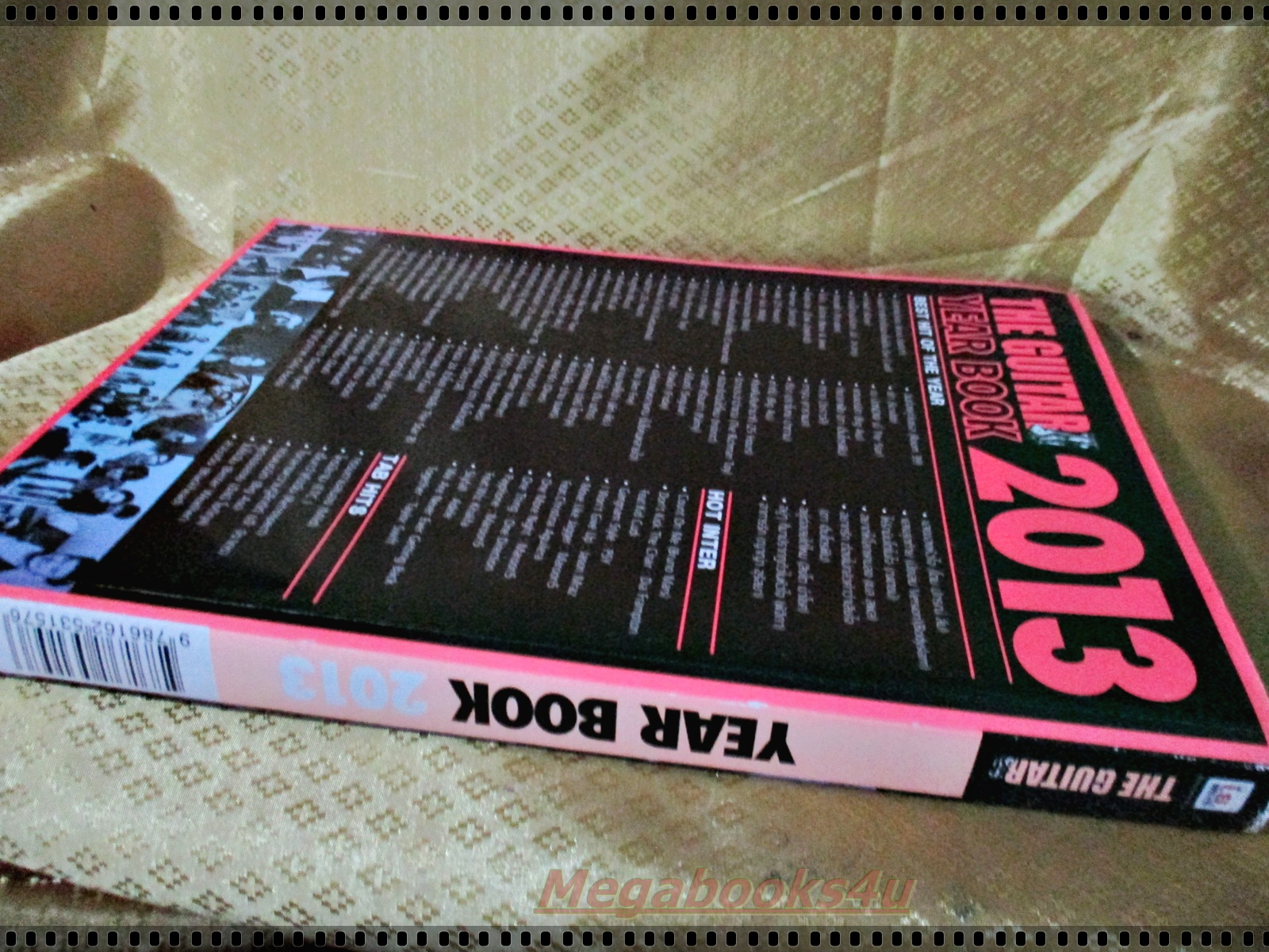 หนังสือเพลงพร้อมคอร์ดกีตาร์ THE GUITAR YEAR BOOK 2013
