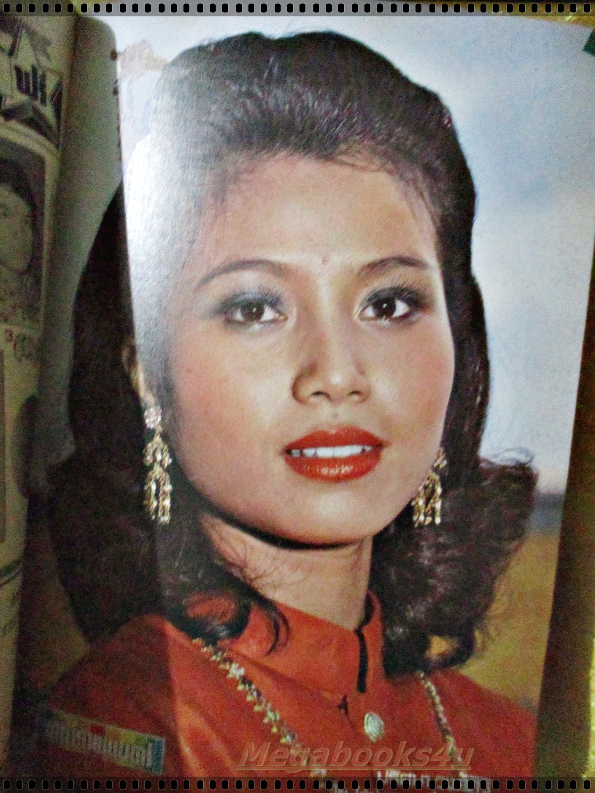 นิตยสารดาราภาพยนตร์ ฉบับที่0022 ปี2521 ปก ไพโรจน์ สังวริบุตร ตำหนิกรดาษปกหน้าขาดกรอบ