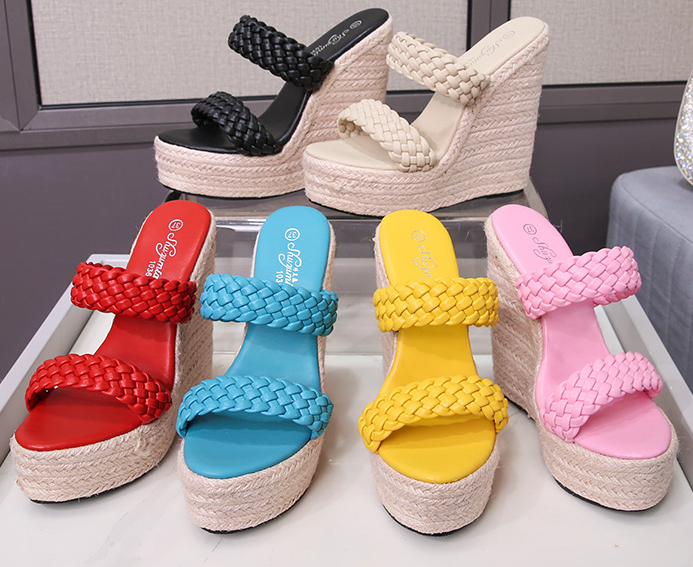 รองเท้าส้นเตารีดแบบสวม ไซส์ 34-43 สีดำ/แดง/ครีม/ฟ้า/ชมพู/เหลือง