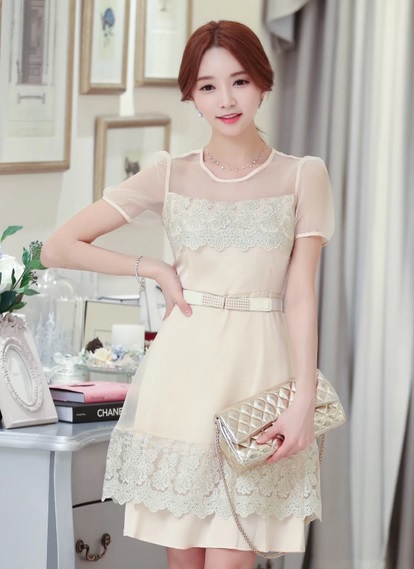 **หมดค่ะ**เดรสใส่ออกงานผ้าโปร่งลูกไม้ปักลายดอกไม้สีทองครีมซับในแขนสั้น พร้อมเข็มขัดประดับเพชร สวยคุณภาพดีเหมือนแบบค่ะ