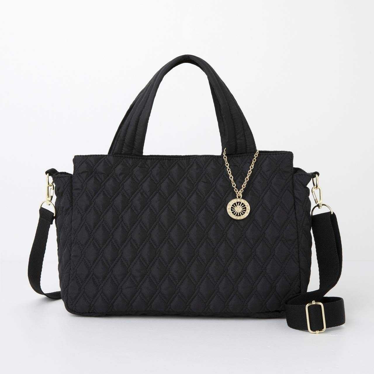 Roberta di Camerino Quilting bag กระเป๋าสะพายไหล่ผ้าควิลท์ ดีไซน์หรูหรา น้ำหนักเบาเป็นพิเศษ