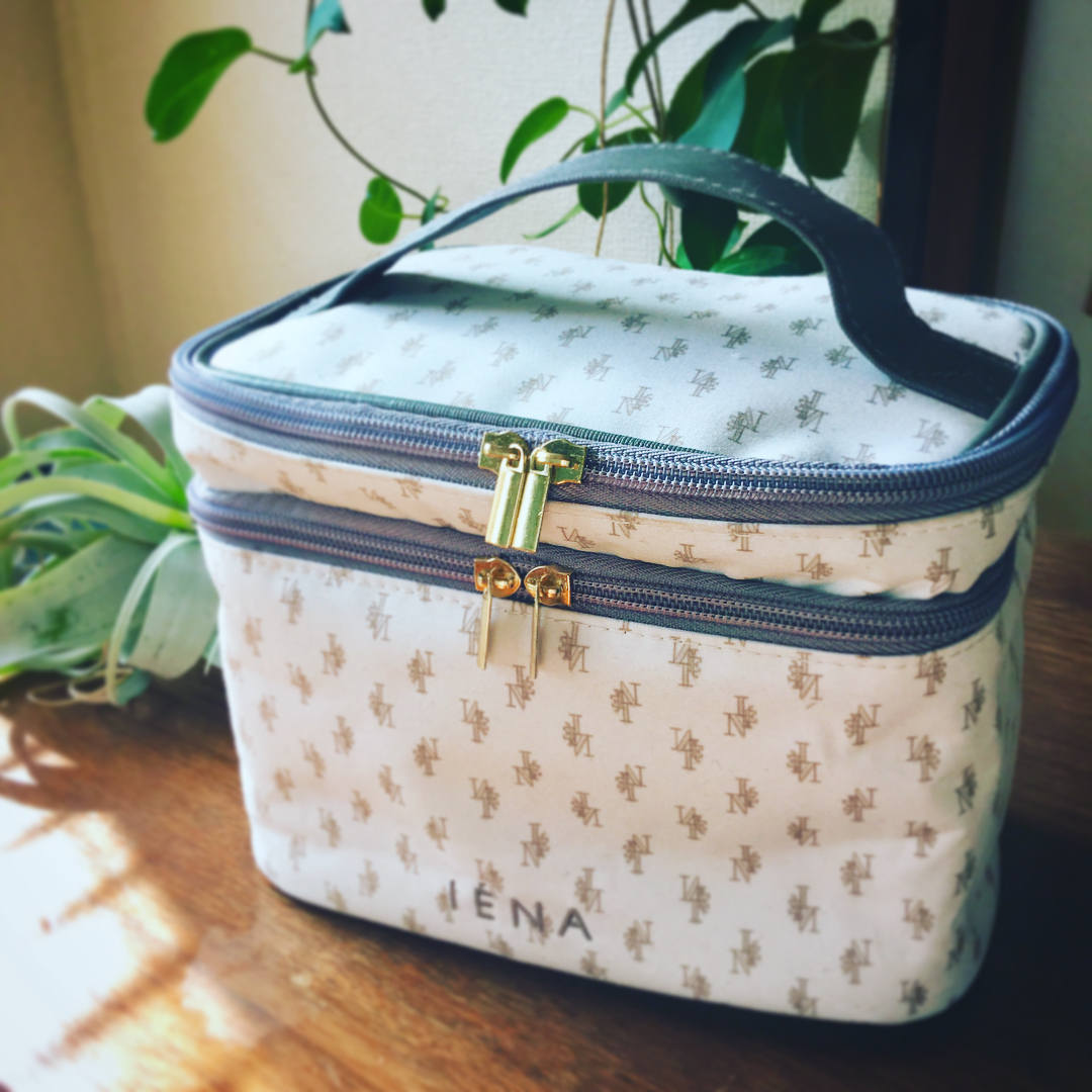 ❌เลิกจำหน่าย❌ (มีกล่อง) IENA กระเป๋าใส่เครื่องสำอาง 2 ชั้น สามารถเก็บเครื่องสำอางที่คุณใช้ทุกวัน