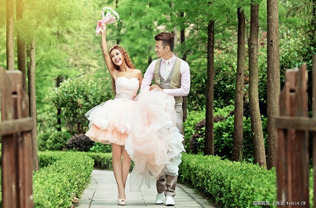 **พรีออเดอร์**รหัส PW053 ชุดถ่ายพรีเว็ดดิ้ง (pre wedding dress) ชุดแฟนตาซีชายหญิง "ธีมสีขาวพีช"