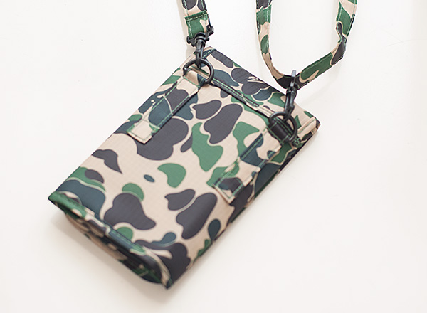 A BATHING APE® 2014 AUTUMN & WINTER COLLECTION กระเป๋าใส่โทรศัพท์ และ Passport มีสายถอดได้