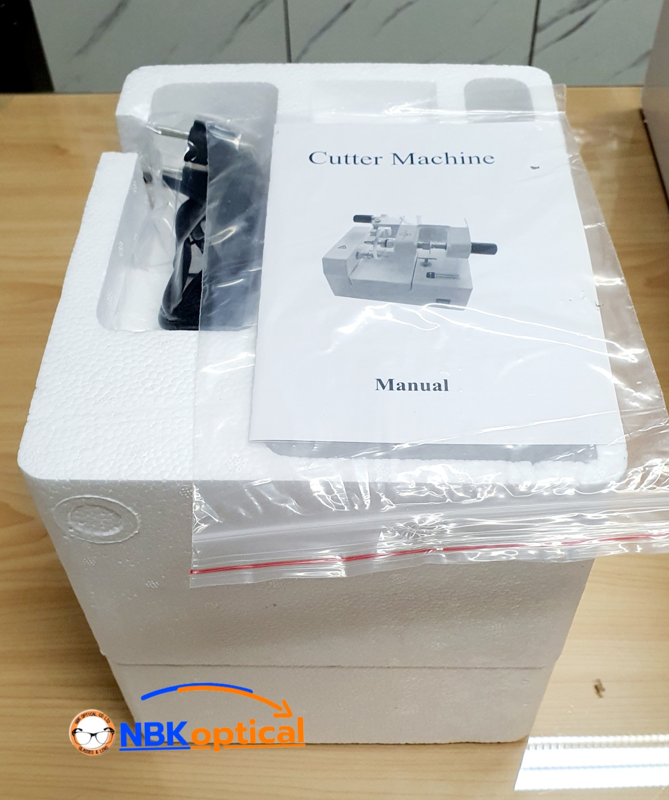 เครื่องตัดเลนส์ตามแบบ รุ่น CP-4A