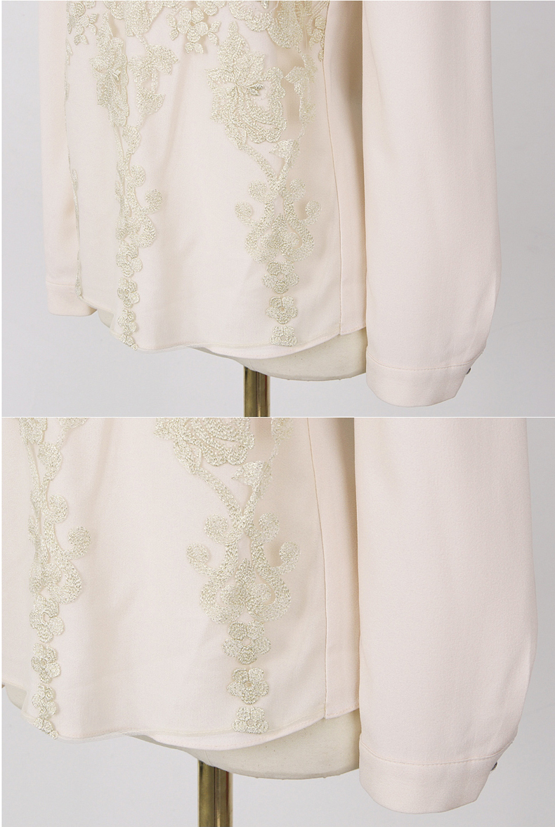 **หมดค่ะ**เสื้อใส่ทำงานผ้าชีฟองสีขาวครีมแขนยาว ดีเทลตกแต่งช่วงคอด้วยระบายแถบผ้าลูกไม้สีขาวครีม ติดเพชรล้อมรอบด้วยมุกเลื่อมสีทอง สวยคุณภาพดีเหมือนแบบค่ะ