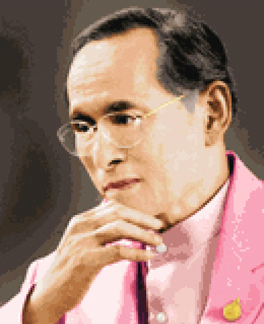 Pinn ในหลวง ร.๙ ฉลองพระองค์ชมพู (ภาพเล็ก)