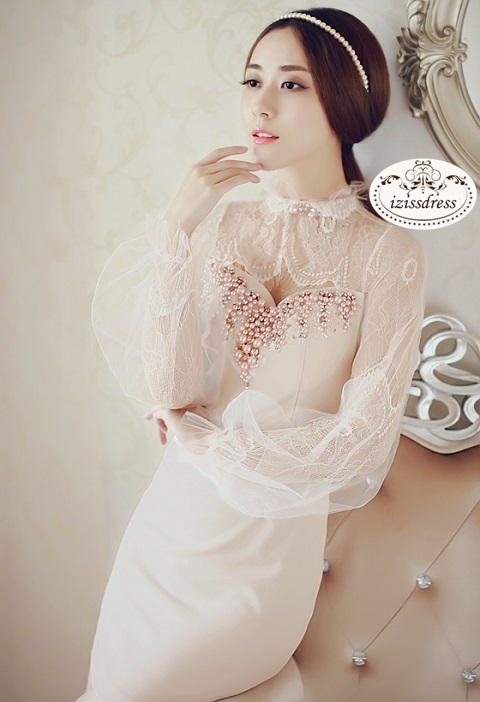 ***หมดค่ะ***เดรสผ้าเนื้อดีสีชมพูเบจ ช่วงบนต่อผ้าลูกไม้ปักพลอยสีคอติดแขนยาวสวยเหมือนแบบ100%ค่ะ