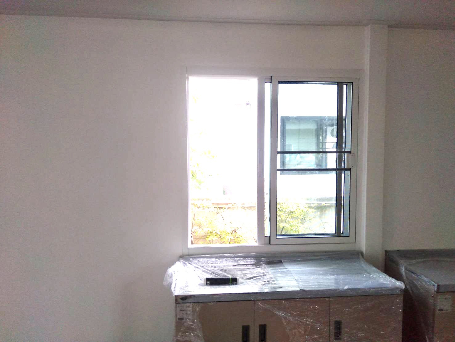 บ้านน็อคดาวน์ สไตล์โมเดิร์น ขนาดบ้าน 4*8 เมตร พร้อมระเบียง 2*3 เมตร ราคา 360,000 บาท