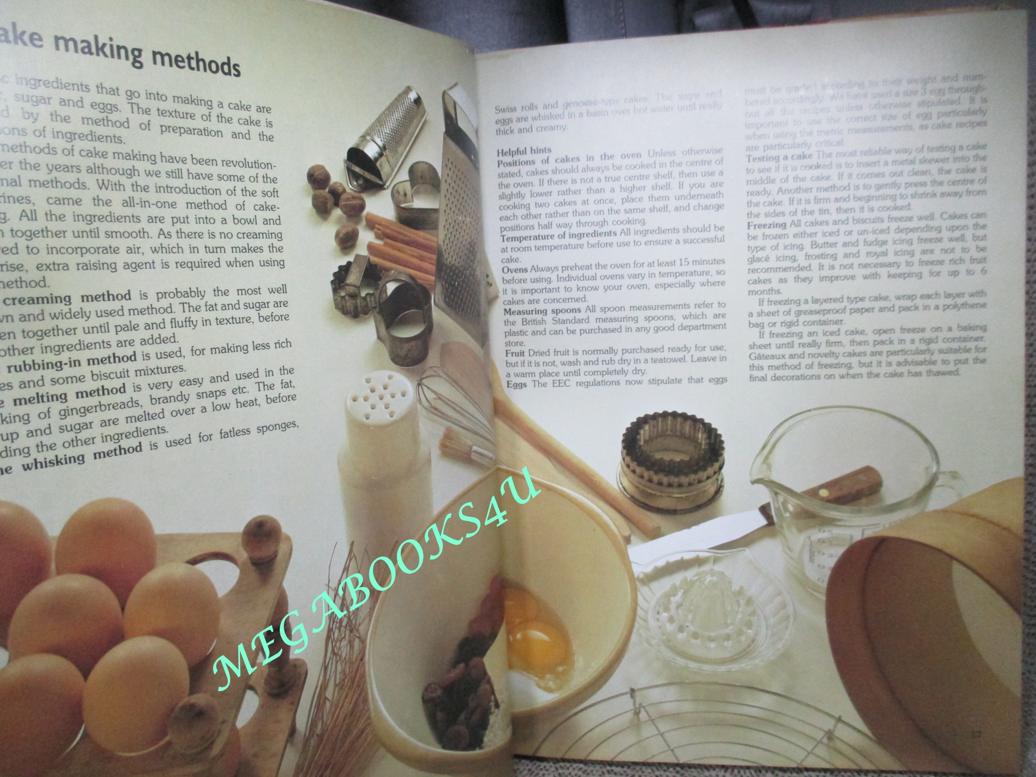 หนังสือ ตำราตกแต่งและทำขนมเค้ก(ปกแข็ง) (ภาษาอังกฤษ) Hamlyn All Colour Book of Cakes and Cake Decorating - Jill Spencer - 1981 Edition