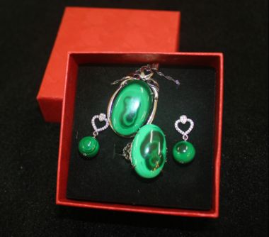 ชุดเครื่องประดับหินมาลาไคต์ ( Malachite )