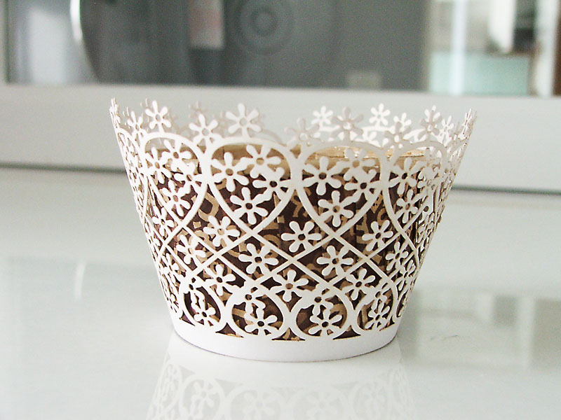 กระดาษตัดลายหุ้มถ้วยคัพเค้กให้สวยงามขึ้นจร้าา