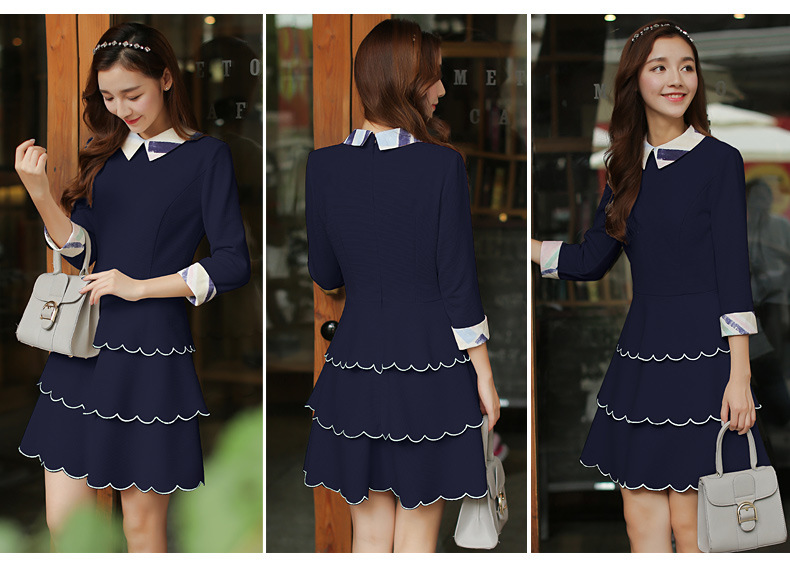 **หมดค่ะ**เดรสสไตล์เกาลีสีน้ำเงินกรมท่า ผ้า cotton ผสมมีลายใน คอปกลายสลับสี แขนยาวเลยข้อศอก เข้ารูปช่วงเอว ดีเทลน่ารักๆ ช่วงกระโปรงซ้อนกัน 3 ชั้นริมขอบหยัก สวยหวาน ติดซิปด้านหลัง มีซับในเรียบร้อย คุณภาพดีมากๆค่ะ