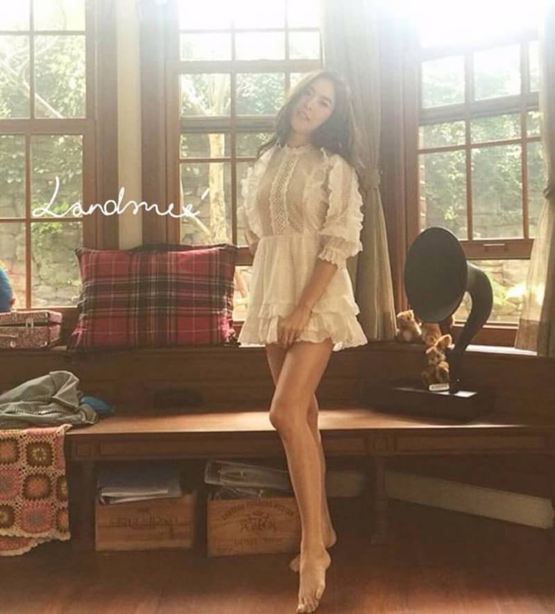 **หมดค่ะ**จั๊มสูทขาสั้นลูกไม้สีขาวแบบพีคใส่ แต่งระบายช่วง อก แขน และชายกางเกง น่ารักสุดๆเลยค่ะ