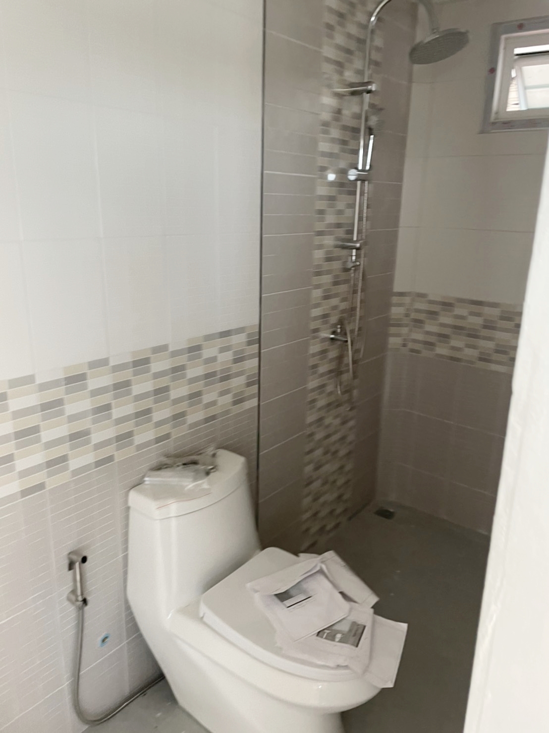 บ้านน็อคดาวน์ ขนาด 4*6 เมตร ระเบียงภายในตัวบ้าน 1ห้องนอน 1ห้องน้ำ 1ห้องโถง