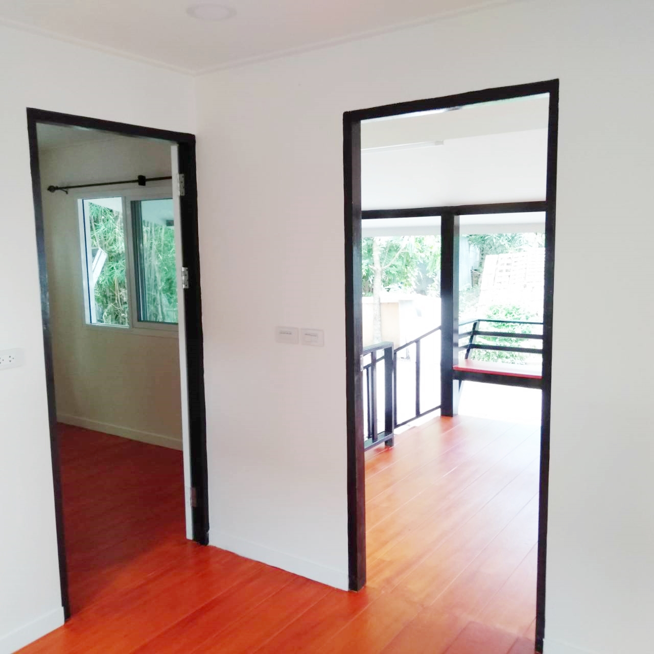 บ้านน็อคดาวน์ หลังนี้ ขนาด 4*6 เมตร พร้อมระเบียงหลังคาคุม ขนาด2*6เมตรเต็มหน้าบ้าน และระเบียงขนาด 2*3 เมตร