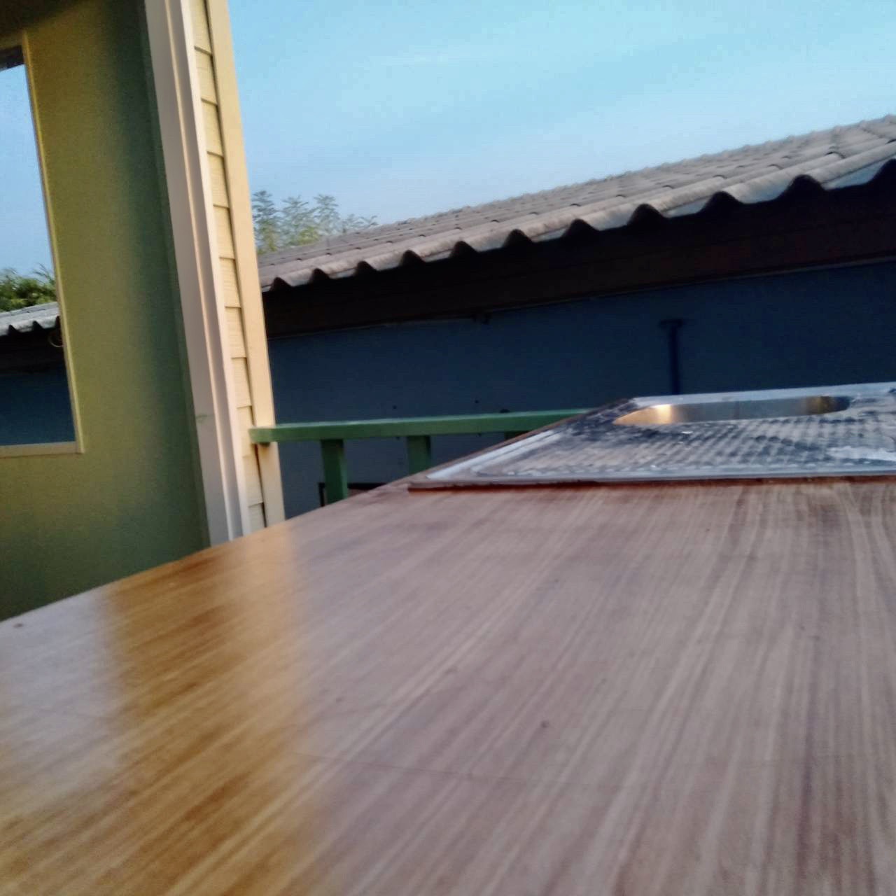 บ้านหลังนี้ ขนาด 3*5.5 ระเบียงด้าน 3 เมตร ยาว 1*3 เมตร ยกสูง 2.20 เมตร