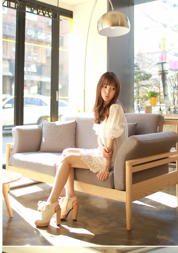 **พร้อมส่ง**เดรสผ้าฝ้ายสีขาวลูกไม้ แขนสามส่วน