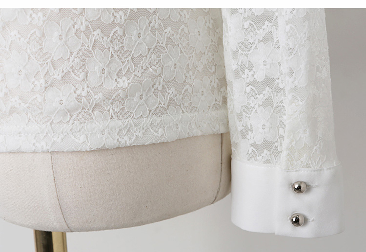 ***หมดค่ะ***เสื้อแฟชั่นผ้าลูกไม้เกาหลีแขนยาวสีขาว มีระบายรอบคอและหน้าอกมีซับใน เหมือนแบบค่ะ