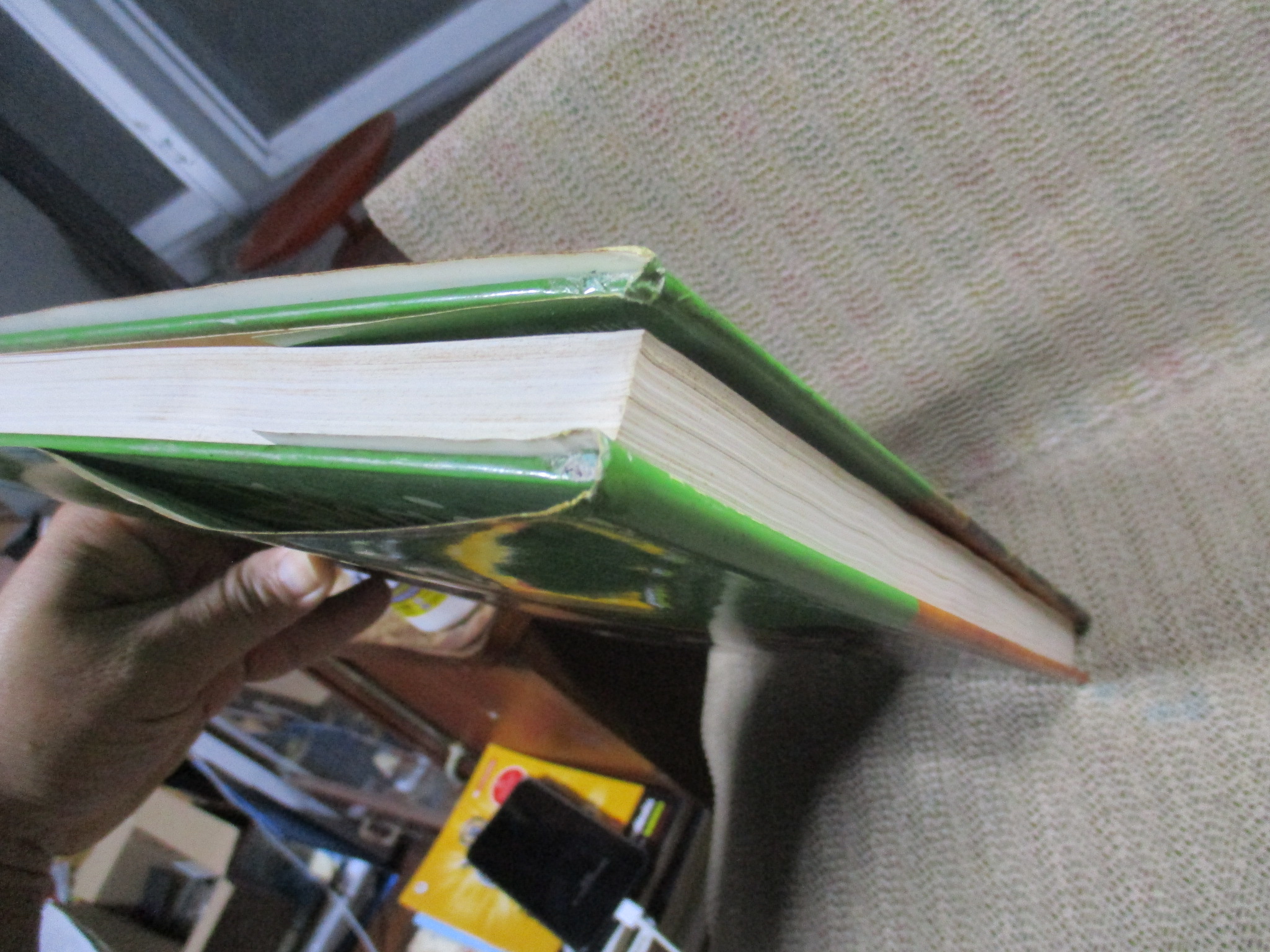 หนังสือ ศิลปะงานไม้ของไทย THAI WOOD BY MARK GRAHAM (ภาษาอังกฤษ) /สภาพดี ริมปกนอกมีขาดเล็กน้อย