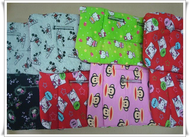 ผ้ารองกันเปื้อนลายการ์ตูนลิขสิทธ์ มีลายทั้ง 2ด้านใช้ได้ทั้ง 2 ด้าน