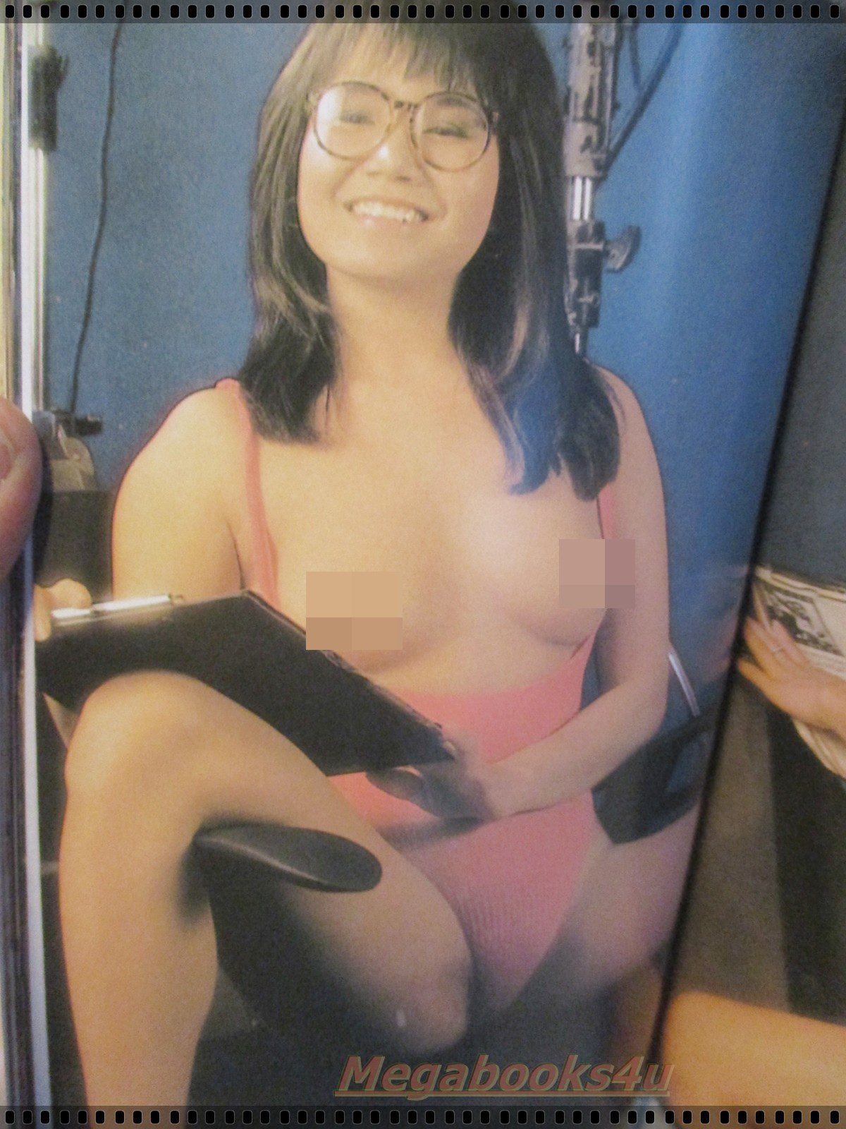 นิตยสารมินิอัลบั้ม เปลือยเซ็กซี่นางแบบ