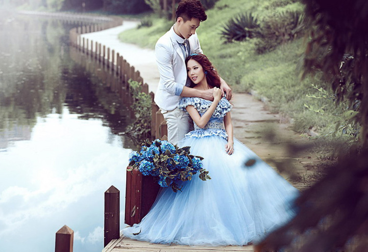 PW106 - **พร้อมส่งเฉพาะชุดผู้ชายค่ะ** ชุดคู่ถ่ายพรีเวดดิ้ง (prewedding dress) & ชุดแต่งงานแฟนซี (Fancy wedding dress)ชายหญิง "ธีมสีฟ้า-ขาว"