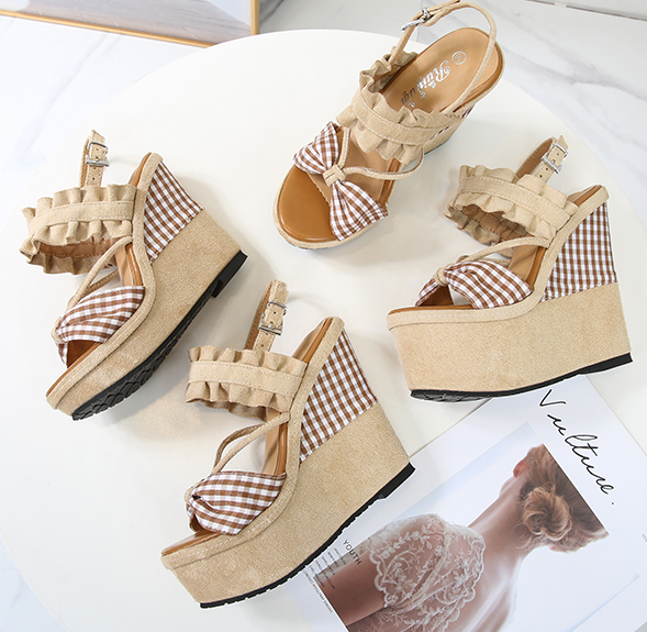รองเท้าส้นเตารีดลายสก๊อตสีชมพู/เบจ ไซต์ 34-40 สูง 6.4 , 5.6 , 4.8 นิ้ว