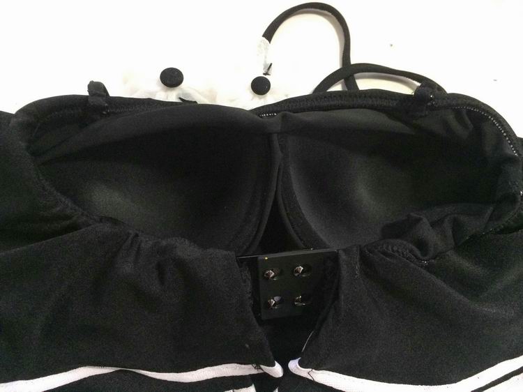 **พร้อมส่ง**บิกินี่ชุดว่ายน้ำทูพีซ two-pieces สีดำ เล่นดีเทล sexy เล็กๆ แต่งระบายผูกโบว์เล็กๆ น่ารักรูปดอกไม้สีขาวที่คอ พร้อมกางเกงเอวสูงแต่งดอกไม้ สดใสน่ารักรับลมทะเล สวยเหมือนแบบค่ะ