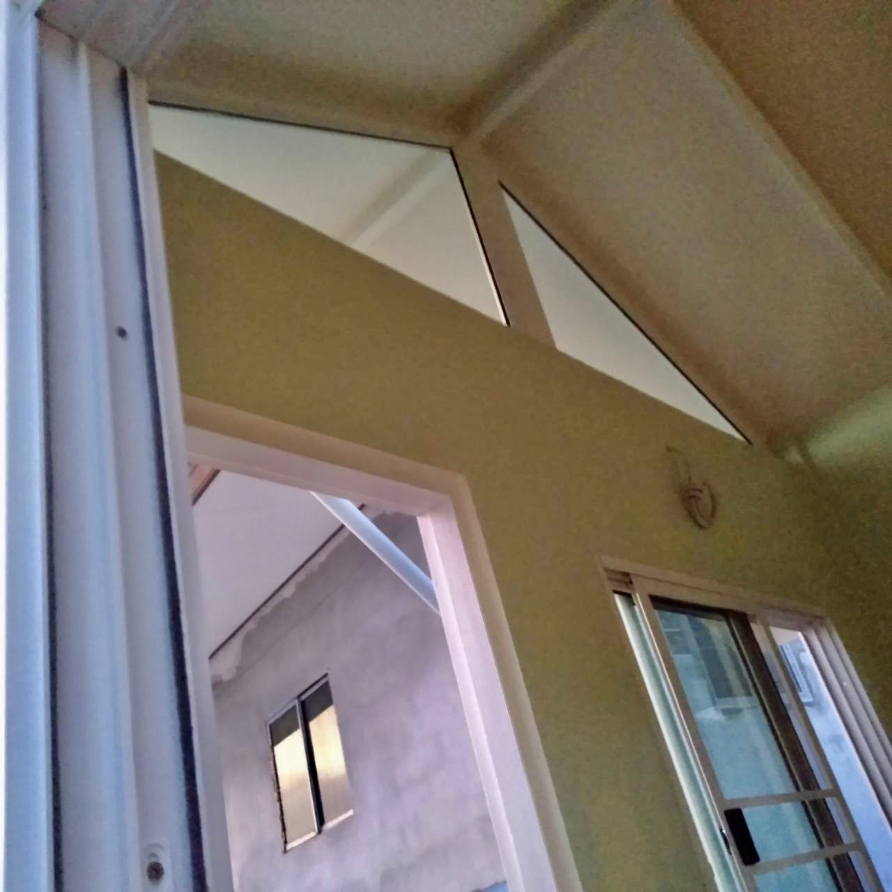 บ้านหลังนี้ ขนาด 3*5.5 ระเบียงด้าน 3 เมตร ยาว 1*3 เมตร ยกสูง 2.20 เมตร