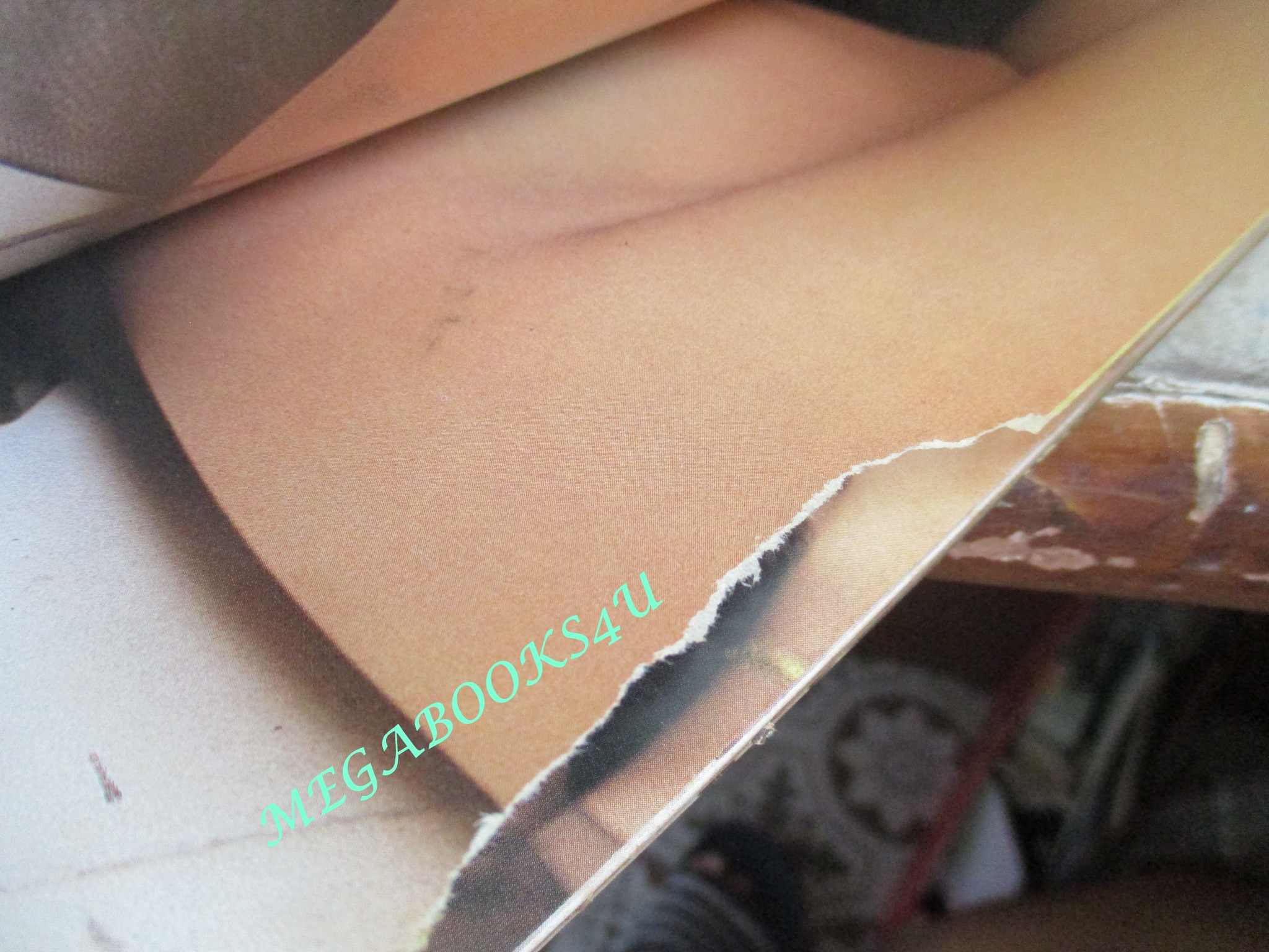 นิตยสารหนุ่มสาวมินิ เล่ม17 ตำหนิ ริมกระดาษภาพสีมีรอยขาดอยู่ 1 แผ่น