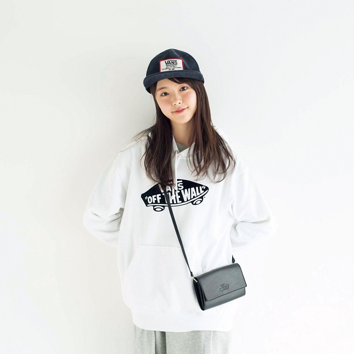 VANS OFF THE WALL x MINI กระเป๋าสะพายหนัง มีช่องใส่บัตร เงิน และโทรศัพท์ สายสะพายถอดได้