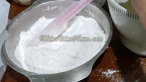 ขั้นตอนการเตรียมส่วนผสมแป้งทำเค้กบลูเบอร์รี่