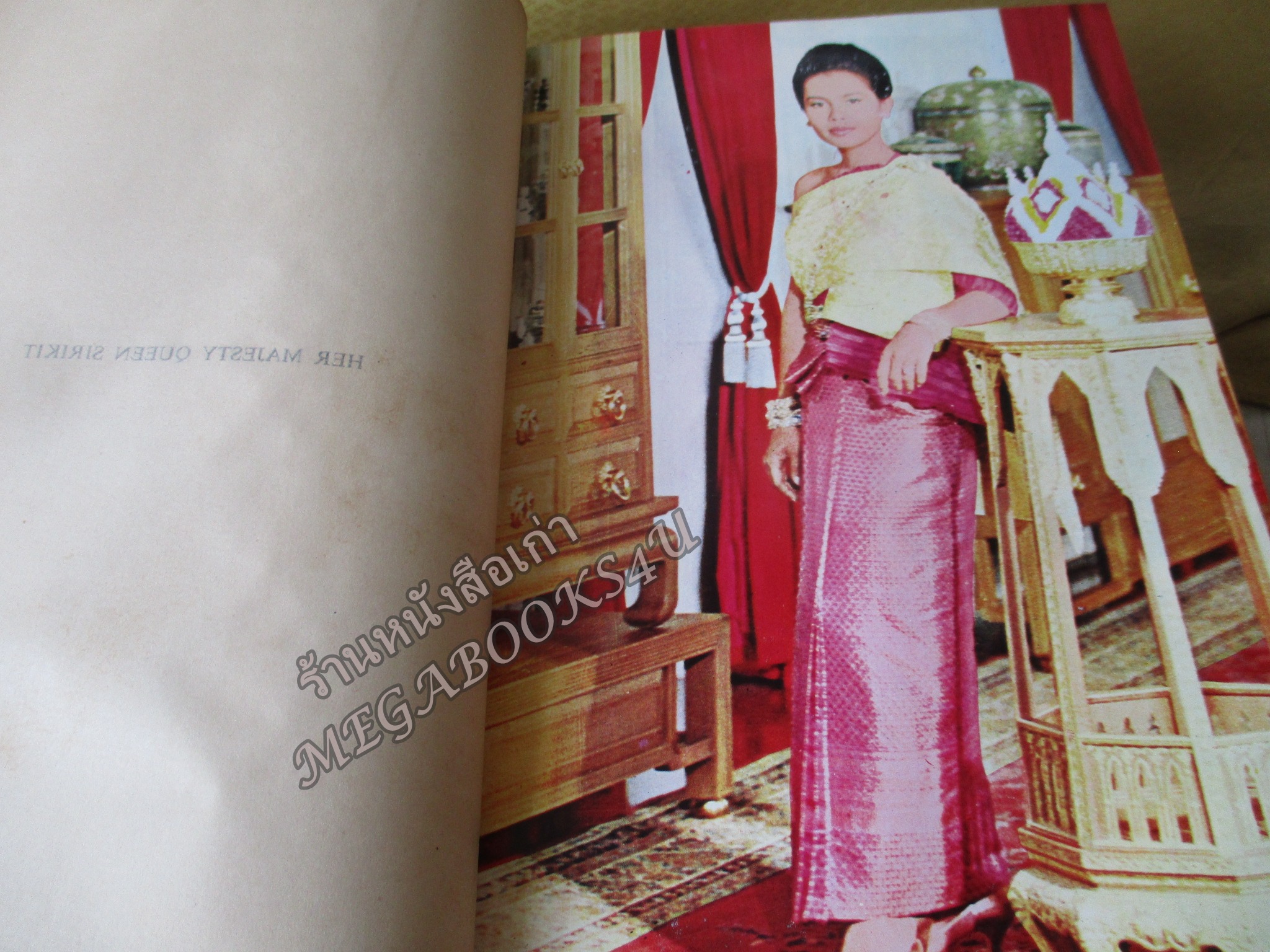 หนังสือ THAILAND พิมพ์ปี 2511 ตำหนิ ขอบปกนอกมีรอบยับ ตามภาพ