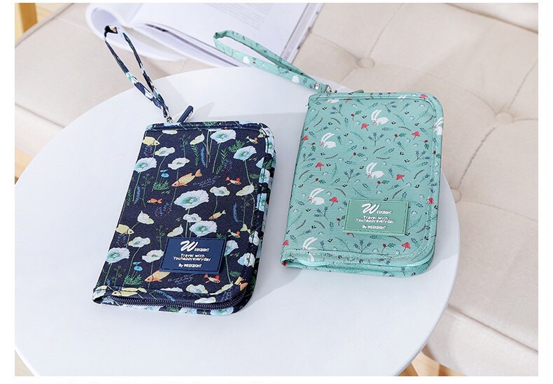 พร้อมส่ง Weekeight Travel With Youhappy everyday กระเป๋าใส่บัตรและพาสปอร์ต กระเป๋าใส่เอกสารเดินทาง ลายดอกไม้ 4 สี สี่ลาย