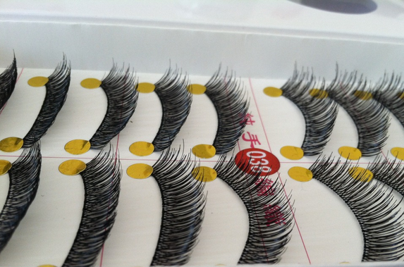 V-038 ขนตา(ราคาส่ง) ขั้นต่ำ 15 เเพ็ค คละเเบบได้ (ขนยาวกว่าเดิม)