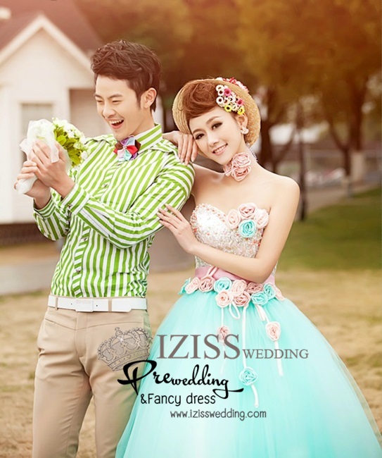 PW107 - Pre order ชุดคู่ถ่ายพรีเวดดิ้ง (prewedding dress) & ชุดแต่งงานแฟนซี (Fancy wedding dress)ชายหญิง "ธีมสีครีม-เขียว"