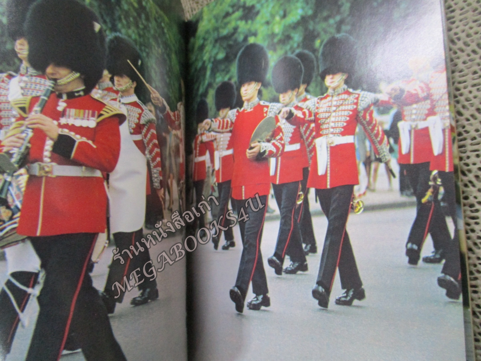 หนังสือภาษาอังกฤษ ประวัติ สถานที่ ของ ลอนดอน LONDON SWINGERS AND SQUARES BY YUMIKO KIYOMIYA