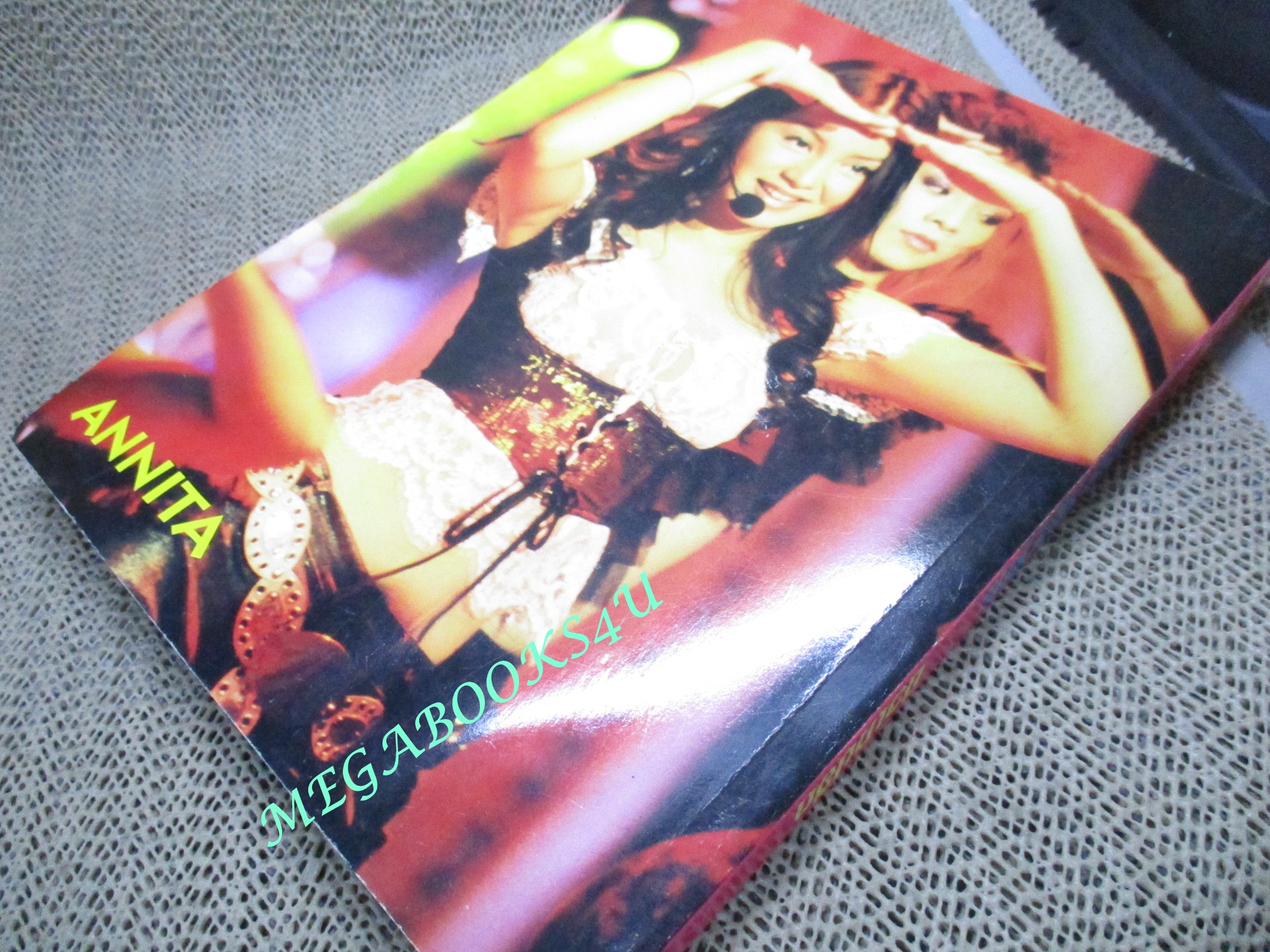 หนังสือเพลงพร้อมคอร์ดกีตาร์ NEW TAPE HITS ฉบับที่20 ปี2545