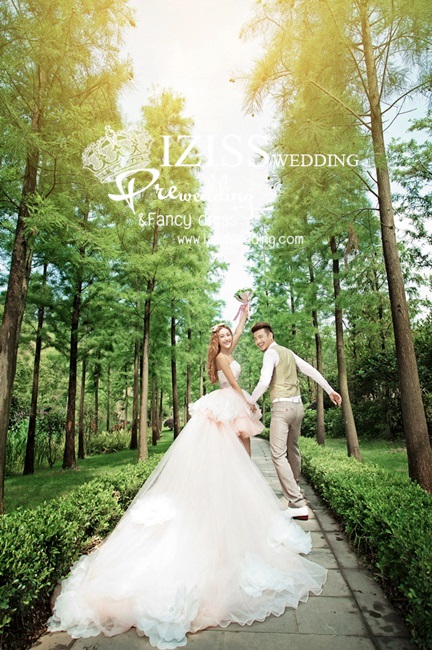 **พรีออเดอร์**รหัส PW053 ชุดถ่ายพรีเว็ดดิ้ง (pre wedding dress) ชุดแฟนตาซีชายหญิง "ธีมสีขาวพีช"